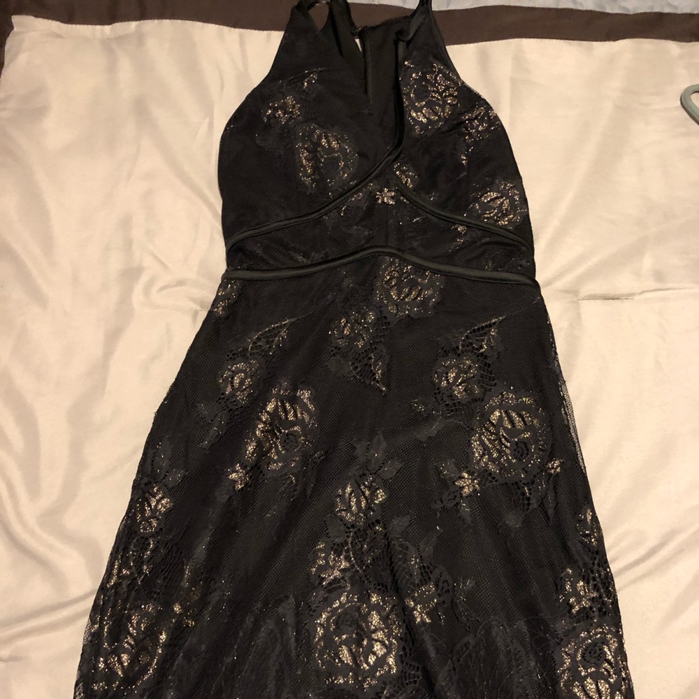 Bebe V dress